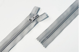  Застiбка-блискавка  Т5   18 см  (YKK)  |1: сірий світл. 033|